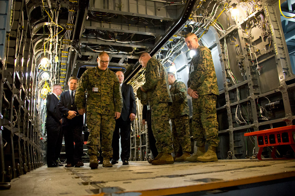 Trực thăng chở xe bọc thép trị giá 144 triệu USD của Mỹ